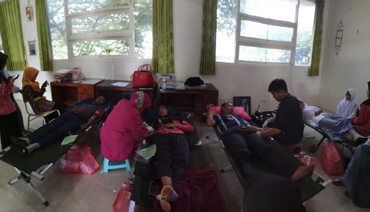 OSIS SMK Assa'adah Gandeng PMR Adakan Donor Darah