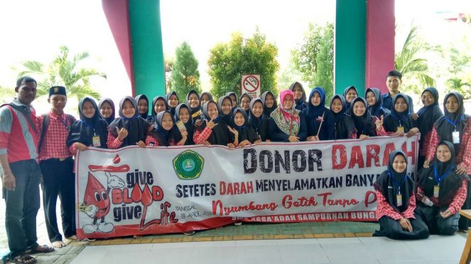 OSIS SMK Assa'adah Gandeng PMR Adakan Donor Darah