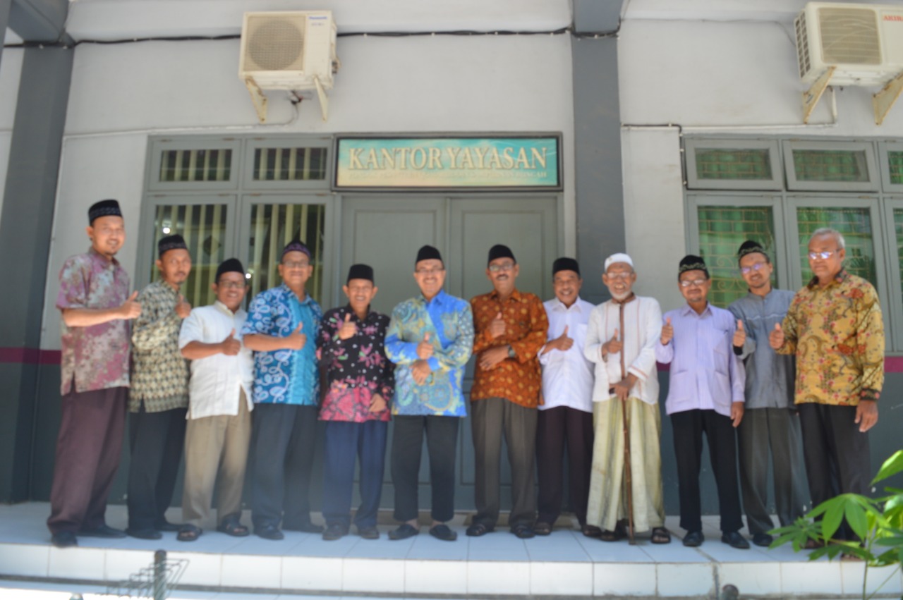 Jajaran Pengelola Yayasan Pondok Pesantren Qomaruddin