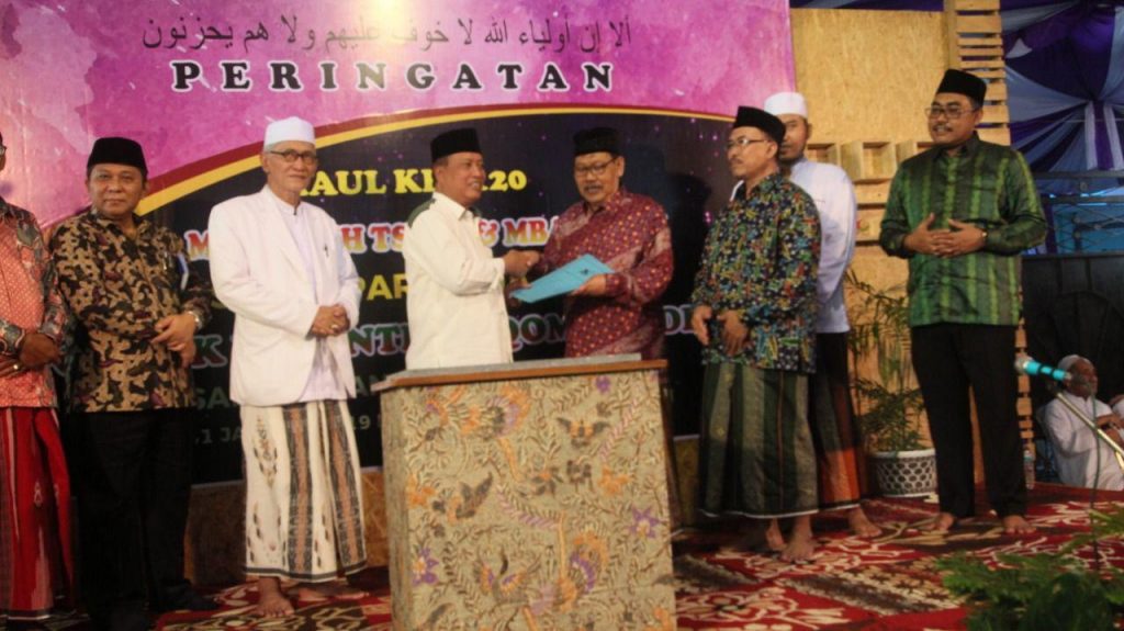 Penyerahan SK Universitas Qomaruddin Oleh Menristekdikti