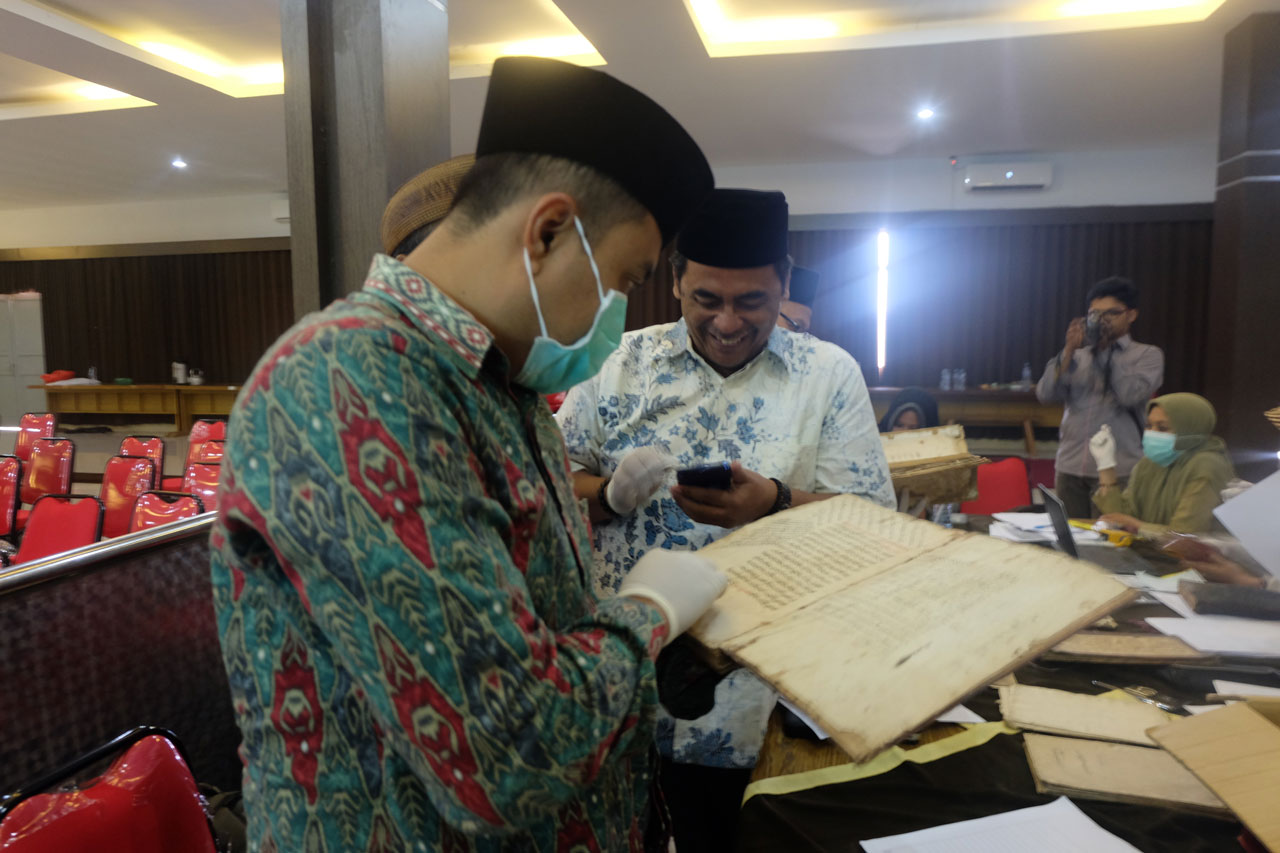 Praktek Katalogisasi Naskah Pesantren