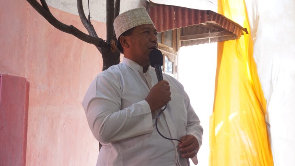 H. Saiful Arif saat memberikan sambutan pada acara Rotibul Hadad di Wadak Lor Duduk Sampean pada Minggu, 28 Agustus 2022. Foto: QOM.