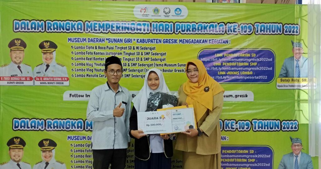 Siswi SMP BP Ma’arif NU Assa’adah, Fathiyah Firdasari berhasil menyabet juara III nasional dalam lomba menulis Cerpen tingkat nasional yang diadakan oleh Disparbudpora Gresik pada 16-17 Juli 2022.
